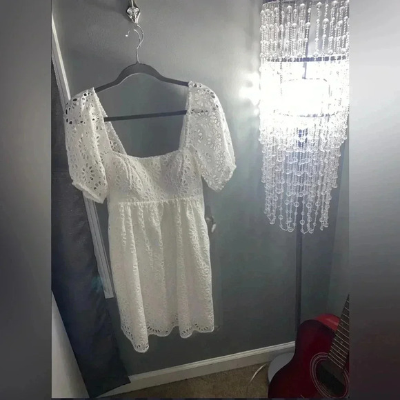 Lilly Pulitzer Kay Dress in Resort White Oversized Pinwheel Eyelet Size 0/Small - Picture 6 of 6